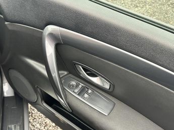 RENAULT LAGUNA 2.0 dCi TomTom Edition