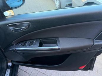 CHRYSLER DELTA 1.6 M-Jet SE Semi-Auto Euro 5 5dr