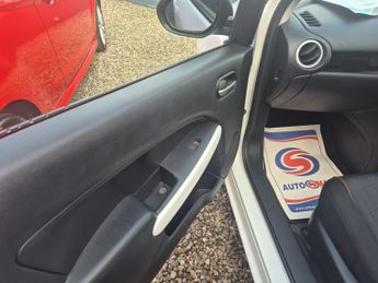 MAZDA MAZDA2 1.3 Colour Edition