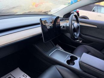 TESLA MODEL 3 Standard Range Plus Auto RWD 4dr