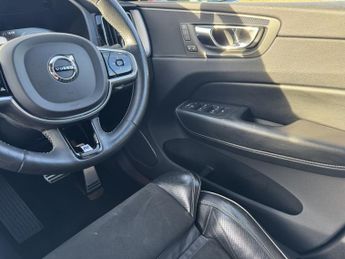 VOLVO XC60 2.0 R-Design Pro T8 Twin Engine