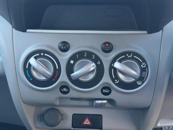 NISSAN PIXO 1.0 n-tec Euro 5 5dr