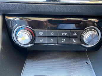 MG MG ZS 44.5kWh Exclusive Auto 5dr