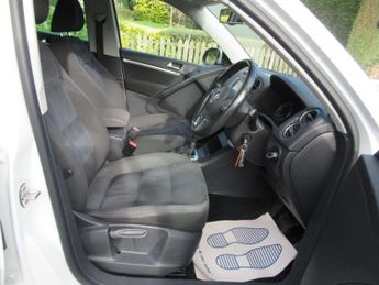 VOLKSWAGEN TIGUAN 2.0 TDI BlueMotion Tech Match DSG 4WD Euro 5 (s/s) 5dr