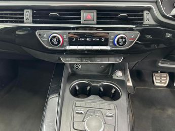 AUDI A4 AVANT 2.0 TDI 40 Black Edition S Tronic quattro Euro 6 (s/s) 5dr