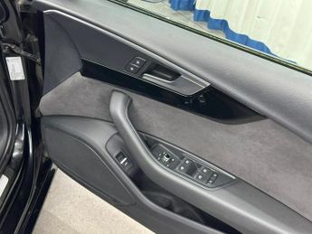 AUDI A4 AVANT 2.0 TDI 40 Black Edition S Tronic quattro Euro 6 (s/s) 5dr