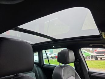 VOLKSWAGEN TIGUAN 2.0 TDI R-Line Tech
