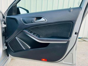 MERCEDES-BENZ A CLASS 2.1 A200d AMG Line (Premium) 7G-DCT Euro 6 (s/s) 5dr