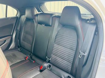 MERCEDES-BENZ A CLASS 2.1 A200d AMG Line (Premium) 7G-DCT Euro 6 (s/s) 5dr