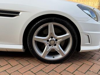 MERCEDES-BENZ SLK 2.0 SLK200 AMG Sport