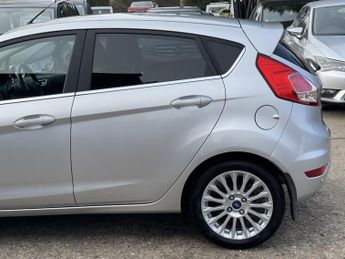 FORD FIESTA 1.6 Titanium