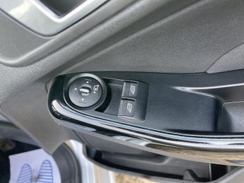 FORD FIESTA 1.6 Titanium