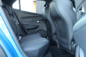 PEUGEOT E-2008 50kWh GT