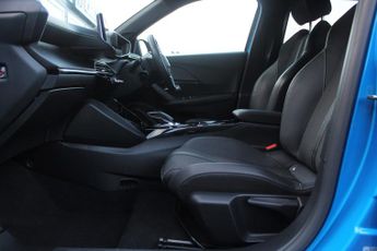 PEUGEOT E-2008 50kWh GT