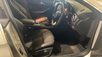 MERCEDES-BENZ CLA 2.1 CLA200d Sport