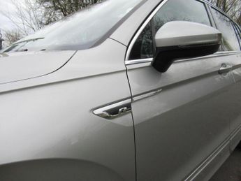 VOLKSWAGEN TIGUAN 2.0 TDI R-Line DSG 4Motion Euro 6 (s/s) 5dr