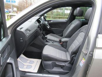 VOLKSWAGEN TIGUAN 2.0 TDI R-Line DSG 4Motion Euro 6 (s/s) 5dr