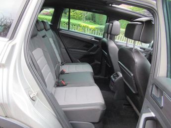 VOLKSWAGEN TIGUAN 2.0 TDI R-Line DSG 4Motion Euro 6 (s/s) 5dr