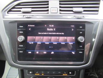 VOLKSWAGEN TIGUAN 2.0 TDI R-Line DSG 4Motion Euro 6 (s/s) 5dr