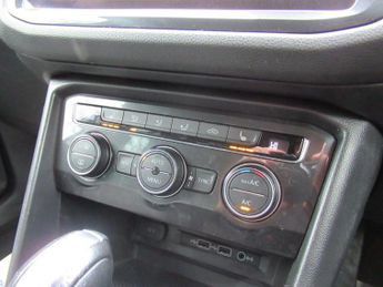 VOLKSWAGEN TIGUAN 2.0 TDI R-Line DSG 4Motion Euro 6 (s/s) 5dr