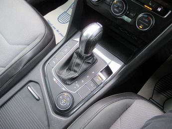 VOLKSWAGEN TIGUAN 2.0 TDI R-Line DSG 4Motion Euro 6 (s/s) 5dr