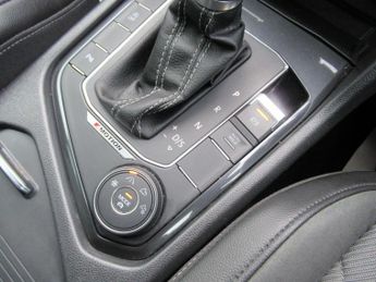 VOLKSWAGEN TIGUAN 2.0 TDI R-Line DSG 4Motion Euro 6 (s/s) 5dr