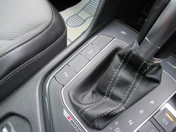 VOLKSWAGEN TIGUAN 2.0 TDI R-Line DSG 4Motion Euro 6 (s/s) 5dr