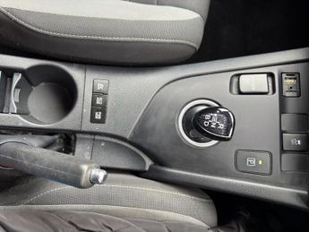 TOYOTA AURIS 1.8 VVT-h Icon Tech