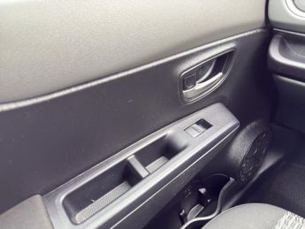 TOYOTA YARIS 1.3 Dual VVT-i Icon Plus