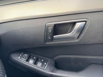 MERCEDES-BENZ E CLASS 2.1 E220 BlueTEC AMG Night Edition