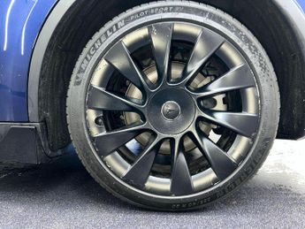 TESLA MODEL Y (Dual Motor) Long Range Auto 4WDE 5dr