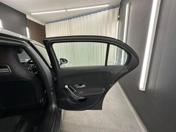 MERCEDES-BENZ A CLASS 1.5 A180d AMG Line (Executive) 7G-DCT Euro 6 (s/s) 5dr