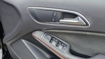 MERCEDES-BENZ A CLASS 2.1 A200d AMG Line (Premium) 7G-DCT Euro 6 (s/s) 5dr