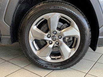 TOYOTA RAV4 2.5 VVT-h Excel