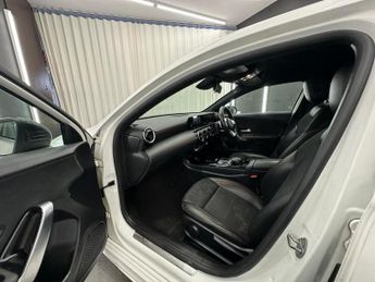 MERCEDES-BENZ A CLASS 1.3 A200 AMG Line 7G-DCT Euro 6 (s/s) 4dr