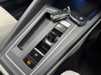 VOLKSWAGEN GOLF 1.5 eTSI MHEV Style