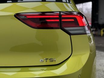 VOLKSWAGEN GOLF 1.5 eTSI MHEV Style