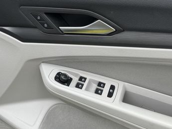 VOLKSWAGEN GOLF 1.5 eTSI MHEV Style