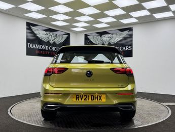 VOLKSWAGEN GOLF 1.5 eTSI MHEV Style