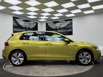 VOLKSWAGEN GOLF 1.5 eTSI MHEV Style