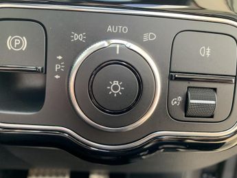 MERCEDES-BENZ A CLASS 2.0 A200d AMG Line