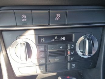 AUDI Q3 2.0 TDI S line