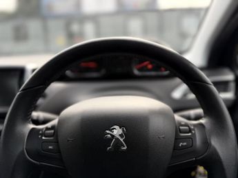 PEUGEOT 208 1.2 VTi PureTech Style Hatchback 5dr Petrol Manual Euro 6