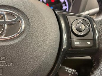 TOYOTA YARIS 1.5 VVT-h Design