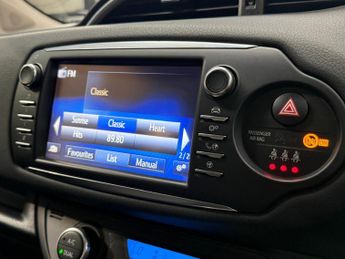 TOYOTA YARIS 1.5 VVT-h Design