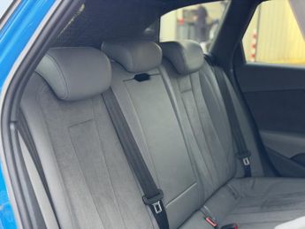 AUDI A4 AVANT 2.0 TFSI 35 Black Edition