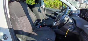 PEUGEOT 208 1.2 PureTech Allure