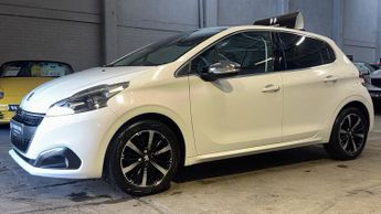 Peugeot 208 1.2 PureTech Allure Premium White 5dr LOWTAX+PANROOF+SATNAV