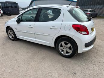 PEUGEOT 207 1.6 HDi Envy
