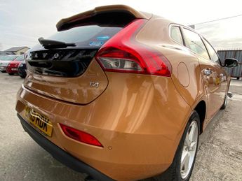 VOLVO V40 1.6 T4 R-design AUTO 5DR